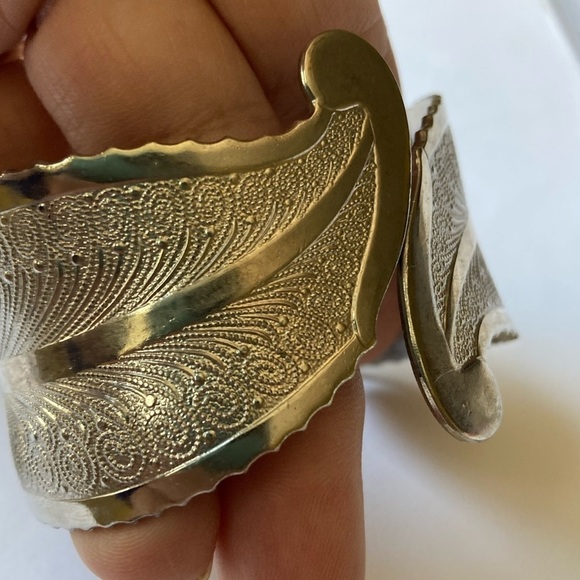 Peacock Feathers Design Clamper Hinged Bracelet Vintage - Picture 6 of 12